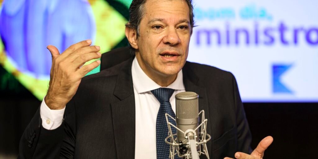 Consignado para CLT busca proteger trabalhador de juros, diz Haddad